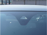 【アクティブセーフティブレーキ】前方の車両や障害物を検知し、ドライバーが回避操作を行わない場合に自動的にブレーキを作動させます。