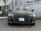 シングルフレームグリルはAudiの象徴的なデザイン要素であり、一目でAudiとわかるスタイル、大きくて迫力のある形状が車のスポーティな印象を強調しており、魅力的なデザインとなっています。
