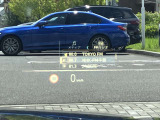 人気のヘッドアップディスプレイ!現在の車速、ナビゲーション・システムによるルート案内の矢印表示、チェック・コントロール、前車接近警告など、さまざまな情報をドライバーの視界内に直接表示いたします!