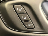 【メモリー機能付きパワーシート】ドライバーごとに設定したシート位置を記憶して、ボタン一つで切り替えできる便利な機能!運転する方が複数名いらっしゃるご家庭におすすめです♪