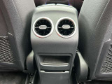 高級感漂う内装の仕様でございます。スイッチ類も使いやすいシンプルなデザインでございます。