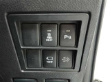 コーナーセンサーを車の前後に装備。障害物までの距離に応じて警告音を変えてお知らせ。縦列駐車時や駐車場・車庫などでの取り回しをサポートします。詳細は販売店スタッフまでおたずねください。