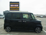 後部座席は両側スライドドアなので狭い駐車場でもお手軽に開閉可能!!乗り降りも安心です!!