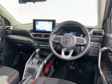 運転席まわりです。 各操作スイッチは使いやすい位置に配置されてます。