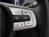 ◆アダプティブクルーズコントロール◆予め設定した車速内でクルマが自動的に加減速。前走車との適切な車間距離を維持しながら追従走行します。【LKAS】車線維持支援システムでステアリング操作を支援。