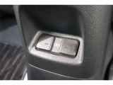USBソケットがついていますのでコードを繋げばスマートフォンなどの充電が出来ます!