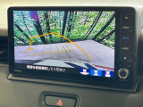 【バックカメラ】駐車時に後方がリアルタイム映像で確認できます。大型商業施設や立体駐車場での駐車時や、夜間のバック時に大活躍!運転スキルに関わらず、今や必須となった装備のひとつです!
