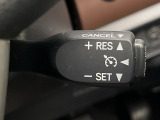 【クルーズコントロール】高速道路もラクラク走行。アクセルを離しても一定速度で走行ができ、長距離運転時の負担を軽減!加速・減速も簡単なスイッチ操作で調整できます。