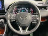 【純正革巻きステアリング】上質な革を使用することで、手にしっかり馴染みとても運転しやすいハンドルです♪