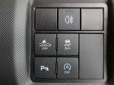 コーナーセンサーを車の前後に装備。障害物までの距離に応じて警告音を変えてお知らせ。縦列駐車時や駐車場・車庫などでの取り回しをサポートします。詳細は販売店スタッフまでおたずねください。