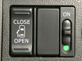 【パワースライドドア】スマートキーや運転席のスイッチでスライドドアの開閉が可能♪電動だから力を入れてドアを開ける必要が無く、小さいお子様でも、重い荷物を持っている時もラクに開け閉めできます♪