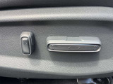 【パワーシート】スイッチ操作ひとつで前後・高さ・背もたれ角度を細かく調整可能なパワーシート。体格や好みに合わせて最適な姿勢で運転できます。