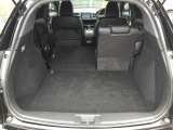 後席は分割可倒式で、用途に合わせてアレンジ可能。荷物の量や乗車人数に応じて柔軟に使える便利なシートです。