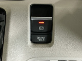 パーキングブレーキはスマートな電子制御式と合わせて渋滞時等にブレーキペダルから足を離しても停車状態を保持してくれるオートブレーキホールド機能で運転が楽になります。スタートはアクセルペダルを踏むだけ