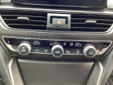 運転席&助手席シートヒーターが付いてます。寒い冬でもスイッチONで座面をあたたかくして、ドライブをさらに快適にしてくれます。H温度設定が可能です。