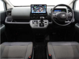 ◆視界広々で非常に運転しやすくロングドライブでも疲れを感じさせないすっきりとまとまったインパネ周りです。