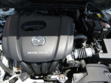 「SKYACTIV-G(ガソリン)」は、規格外の高圧縮を実現し、世界のエンジン技術者に驚きを与えました。さらに、それを維持したままノッキングの発生を抑え、熱効率を向上、走りにも寄与したエンジンです。