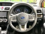 【純正革巻きステアリング】上質な革を使用することで、手にしっかり馴染みとても運転しやすいハンドルです♪