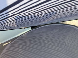 ボンネット1cm〜5cmほどのへこみが複数ある車両となっております。