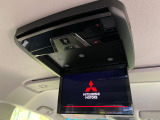 【フリップダウンモニター】大画面モニターで後席でもエンタメをお楽しみいただけます。小さなお子様にも大人気の装備です♪