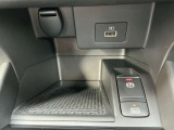 スイッチを引くだけで、パーキングブレーキが作動する電動パーキングブレーキと、停車時にブレーキを持続的にキープ、ペダルを常に踏む必要がなく、アクセルで即時発進するオートブレーキホールドです!