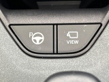 【リモート機能つきアドバンストパーク】専用スマートフォンアプリの使用で、車外から遠隔駐車・出庫が可能な先進機能。広い場所で乗り降りしたい時に便利です♪