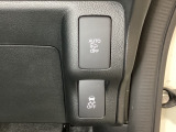 VSA装備車です。VSAはドライバーの操作と車の動きを見守っています。もし車の挙動が乱れたとき、4輪別々にブレーキをかけたり、エンジンパワーをしぼることによって車を安定させます。
