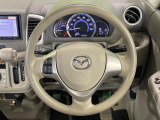 インテリアに合わせたデザインのステアリングは、運転される方のことも考え、運転しやすい形状、大きさです。是非一度、実際に触ってお確かめください。