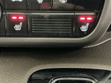 運転席/助手席シートヒーターで寒い日もすぐに温かくなり快適に過ごせます。2段階の温度調整が可能です