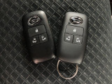 電子カードキーを携帯していれば、ドアハンドルやバックドアのリクエストスイッチを押すだけでドアの施錠・解錠が出来ます♪もちろん 遠隔操作も可能です!盗難防止のイモビライザー機能装備ですよ ☆