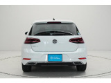 【リヤスタイル】使い勝手の良いハッチバックスタイル!リヤのVWエンブレムは、バックカメラを内蔵しハッチバックを開け閉めする際の取っ手にもなります