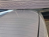 ボンネットに、1cm〜5cmほどのへこみが複数ある車両となっております。