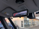 リアのカメラの画像を表示する『スマートルームミラー』で荷物いっぱいでも後部が見えます。 ディーラーオプション「前ドラレコ」も装備