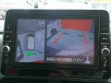 【アラウンドビューモニター】空から見下ろした映像がナビ画面にて確認可能です。駐車もラクラクですよ♪