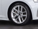 ●オシャレは足元からといいますが、車も同じく足元のエレガンスさで全体のイメージが変わります。