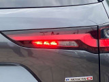AWD車両に標準装備のバックフォグライトは、視界の悪い夜中でも後続車両にしっかりと存在をアピールします。また、最近ではおしゃれとしても流行っているアイテムです。