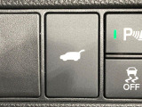 【パワーバックドア】スマートキーや運転席のボタンを押すだけでリアゲートが自動で開閉します!荷物を持っている時や、高い位置にあるバックドアを閉める際に便利な機能です♪