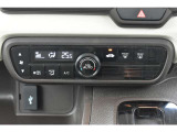 オートエアコンのお車ですので室内の温度をスムーズに調整してくれます♪