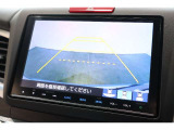 バックカメラが装備されており、後方の安全確認はもちろんのこと狭い場所での駐車や雨の日・夜間など視界の悪いコンディションでのストレスの軽減にもなります!