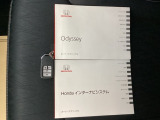 メンテナンスノート【点検整備記録簿・保証書】、取説も揃ってます。スマートキーはバッグなどにしまったままボタン操作でエンジンの始動・停止ができて大変便利です。