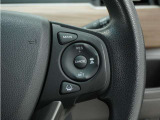 ◆アダプティブクルーズコントロール◆予め設定した車速内でクルマが自動的に加減速。前走車との適切な車間距離を維持しながら追従走行します。【LKAS】車線維持支援システムでステアリング操作を支援。