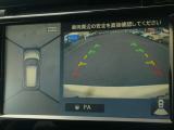☆全周囲カメラが駐車をアシスト☆4つの高解像度カメラで車の周囲を撮影!見えにくい死角の駐停車も驚く程に楽々です。バックカメラは、車庫入れの時は勿論、後方の安全確認もできて安心です♪