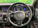 インテリアに合わせたデザインのステアリングは、運転される方のことも考え、運転しやすい形状、大きさです。是非一度、実際に触ってお確かめください。