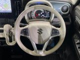 インテリアに合わせたデザインのステアリングは、運転される方のことも考え、運転しやすい形状、大きさです。是非一度、実際に触ってお確かめください。