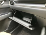 車検証なども収納できる大型のグローブボックスは、使い勝手もよく役立ちます!