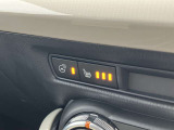 運転席&助手席には3段階調整が可能なシートヒーター機能だけでなく、ハンドルヒーターも付いており、冬場の寒い時期にはとても便利となります。