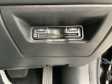 運転席のボンネットオプナーの近くに設置した、目立ちにくい場所でスッポリ収納されているETCを装備です!