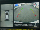 ☆全周囲カメラが駐車をアシスト☆4つの高解像度カメラで車の周囲を撮影!見えにくい死角の駐停車も驚く程に楽々です。バックカメラは、車庫入れの時は勿論、後方の安全確認もできて安心です♪