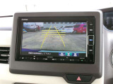バックモニター付きですので、日常の駐車はもちろん、人や障害物などを映像で確認できるので安心です!(補助装置になりますので、目視でもご確認ください)