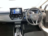 運転席周りのレイアウトをご覧ください。ナビゲーションが綺麗に装着されすっきり収まってますね!